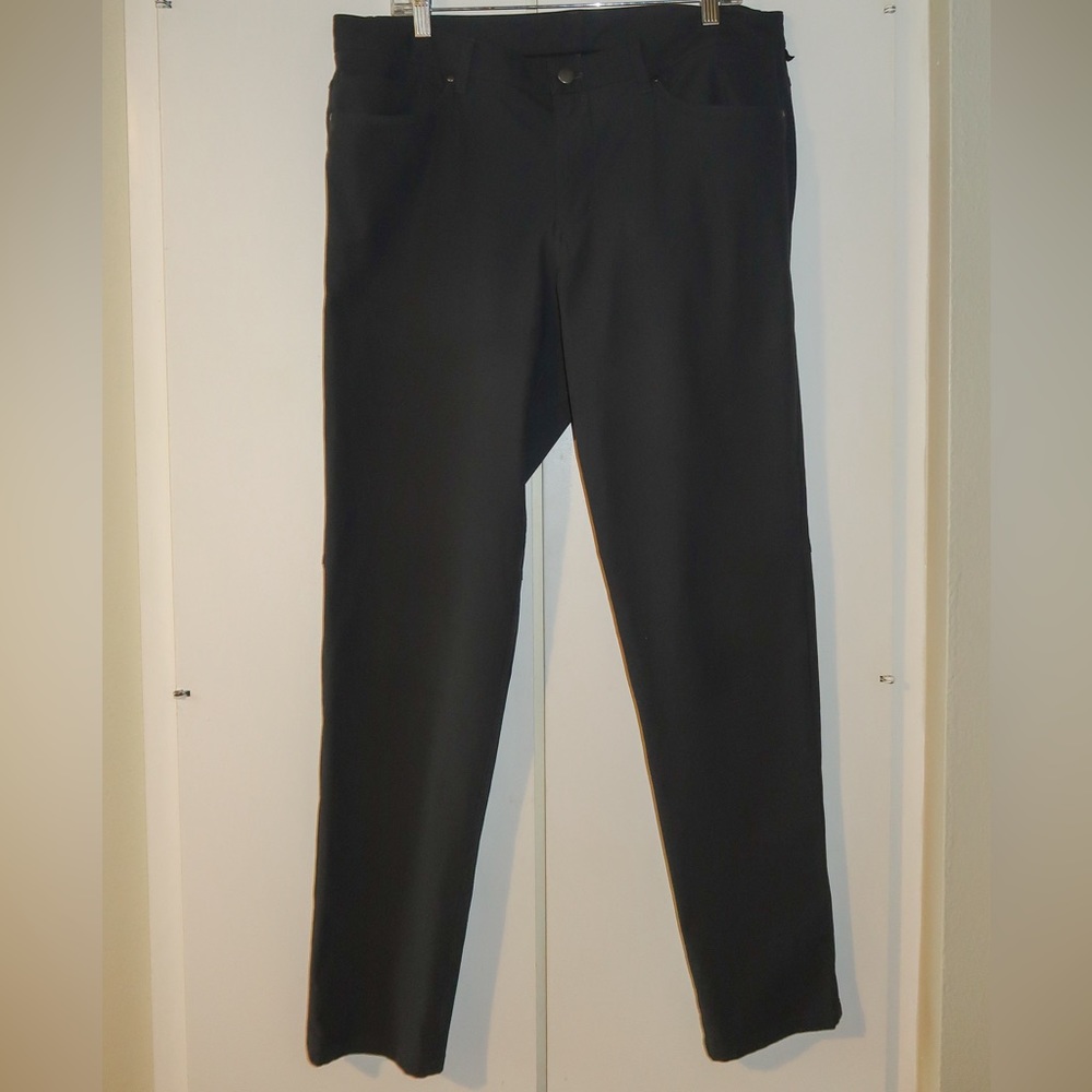 Men’s Lululemon ABC slim fit. Color obsidian. Size: 36/34. Never been worn.